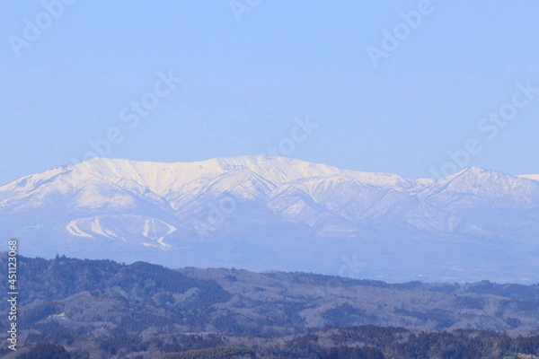 Fototapeta 宮城県丸森町から見る雪の奥羽山脈「蔵王連峰」