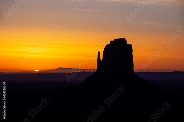 Fototapeta Sunrise At Monument Valley