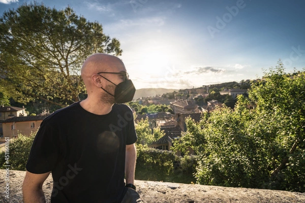 Fototapeta person standing on the road while looking at the panorama of Perugia 