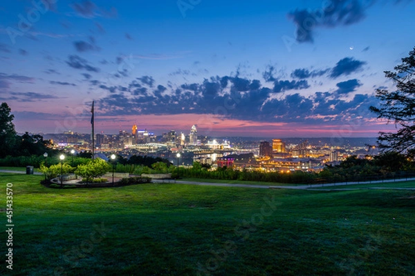 Obraz Sunrise over Cincinnati from Devou Park