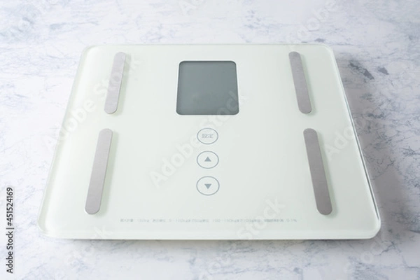 Fototapeta 体重計, 健康, 計測, 管理, 維持, 肥満, 痩身, 食べ過ぎ, 痩せすぎ, スパ,  浴びる, 生活習慣,白,清潔,ダイエット,デジタル,体脂肪,ヘルスケア,美容,健康家電,筋トレ,記録