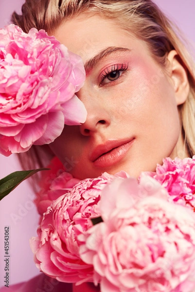 Obraz Portrait of woman with pink peony