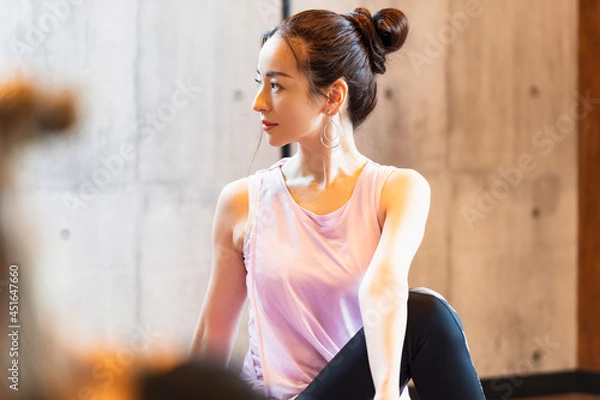 Fototapeta ストレッチをする女性