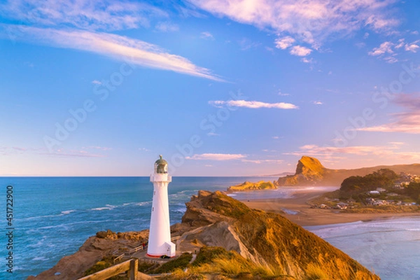 Obraz Castlepoint or Castle Point Lighthouse is a popular travel destination located in the village of Castlepoint on the Wairarapa coast of the North Island of NZ. The light was first lit in 1913. 