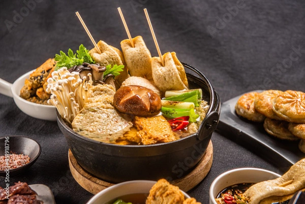 Obraz 간장 베이스로 만든 맛있는 어묵 요리 탕