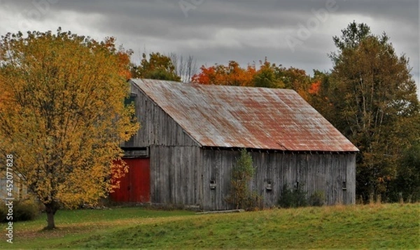Obraz old barn in autumn