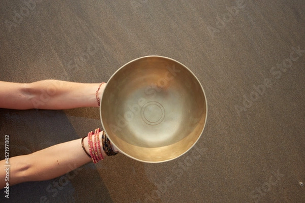 Obraz hand holding tibetian bowl