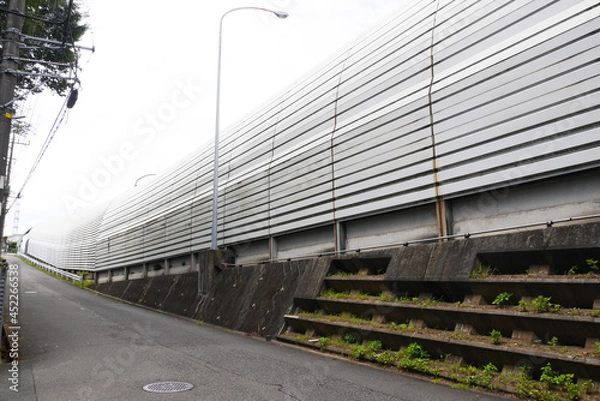 Fototapeta 高速道路の防音壁