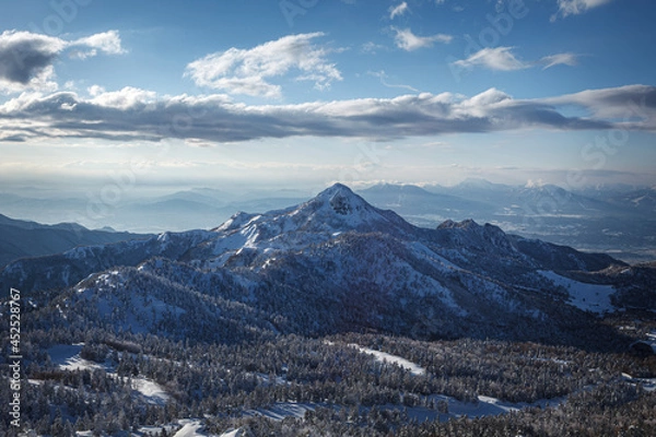 Obraz 冬の志賀高原と笠ヶ岳の向こうに北信の山並みが続く