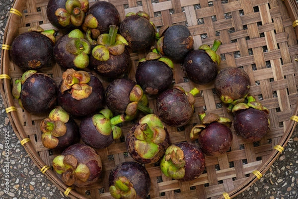 Fototapeta fresh mangosteen on bamboo basketry tray
