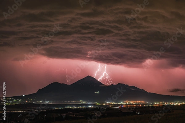 Obraz Thunderstorm over Mount Beshtau at night