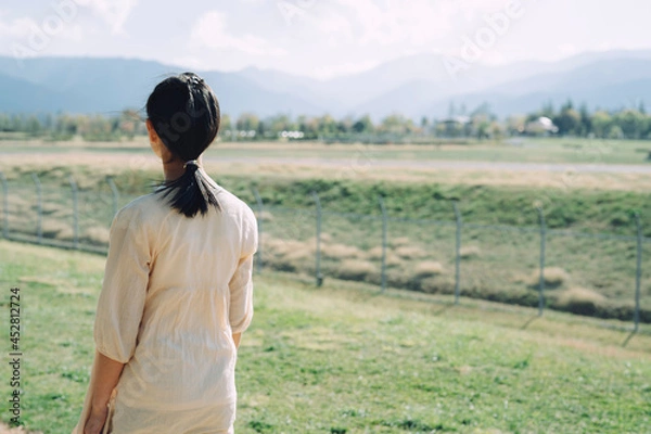 Fototapeta 少女と風景（後ろ姿）

