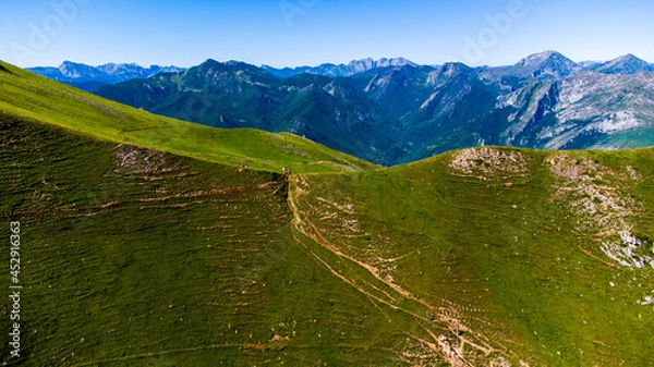 Fototapeta Diferentes imágenes de montañas en las distintas estaciones