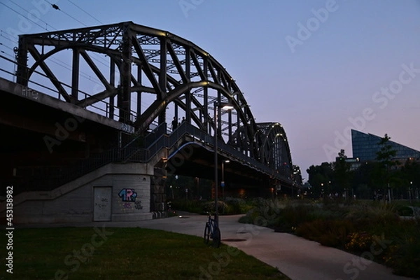 Obraz Deutschherrnbrücke Bahnbrücke im Sonnenuntergang in Frankfurt am Main