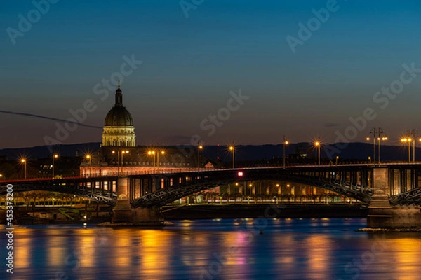 Obraz Christuskirche und Theodor-Heuss-Brücke in Mainz am Rhein