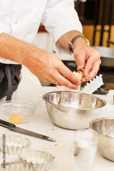 Obraz break an egg by dish