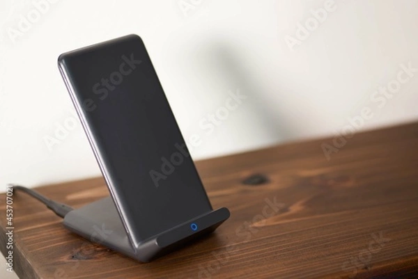Obraz ワイヤレス充電器（スタンド型）