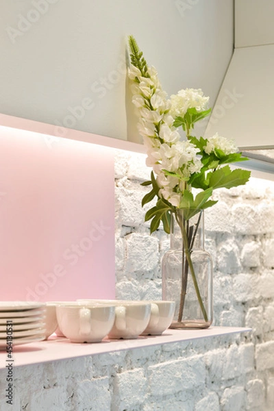 Obraz flowers in vase on shelf 