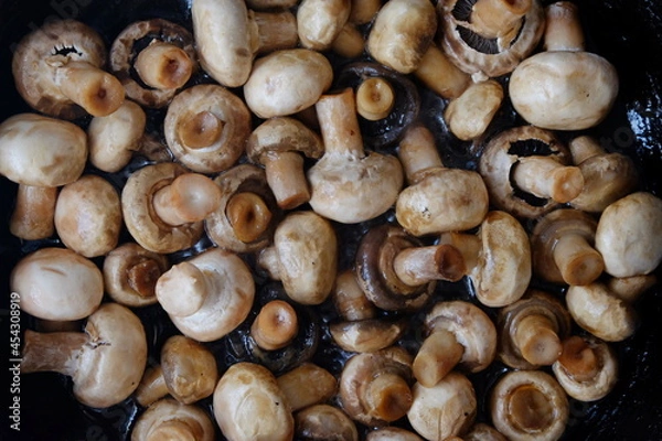Obraz texture of mushrooms fried in sunflower oil close up