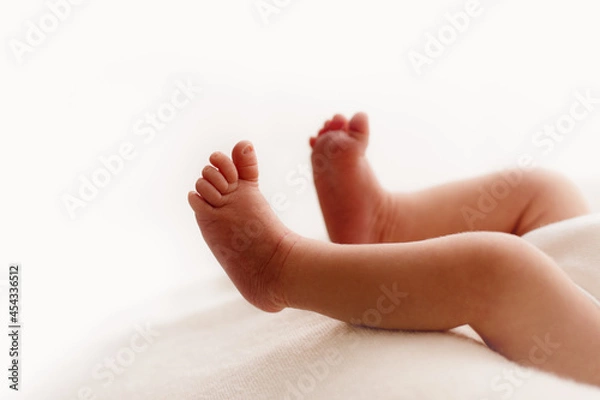 Fototapeta barefoot child