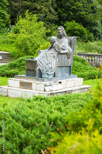 Obraz ルーマニア　シナイアのペレス城の庭にある彫像