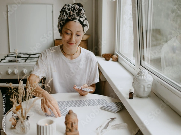 Obraz woman with tarot cards on the white kitchen