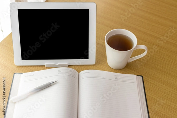 Fototapeta タブレット端末を使って学習するイメージ