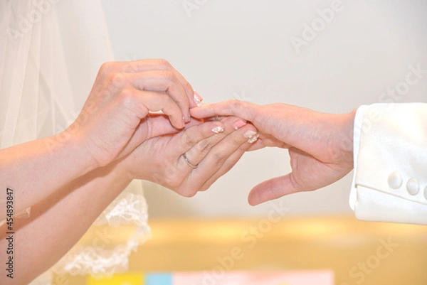Fototapeta 結婚式の指輪の交換