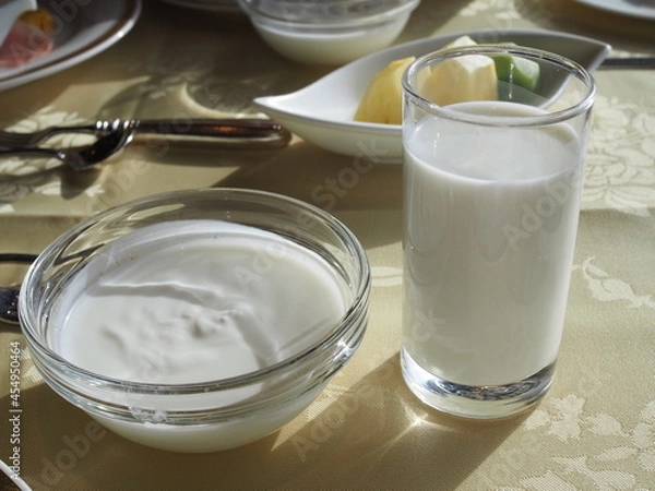 Fototapeta 牛乳とヨーグルト