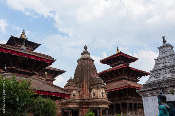 Fototapeta ネパール　パタンのダルバール広場に建つ旧王宮、ハリ・シャンカル寺院、ナラシンハ寺院とビシュヌ寺院