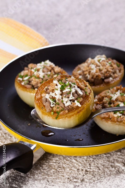 Obraz Cebola recheada e assada