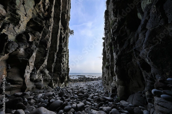 Obraz 갯깍주상절리라고 부르는 제주도 서귀포 해안의 아름다운 풍경이다.