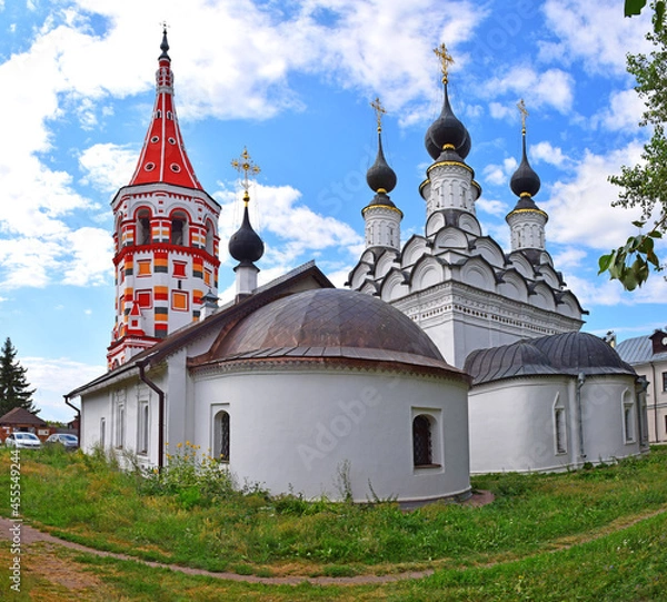 Fototapeta Lazorevskaya Church was built in 1667 and is the first five-domed church in Suzdal. In 1745, a warm Antipy church was built next to the Lazarevsky Church. Russia, Suzdal, August 2021.