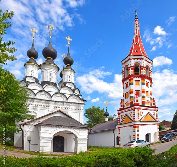 Fototapeta Lazorevskaya Church was built in 1667 and is the first five-domed church in Suzdal. In 1745, a warm Antipy church was built next to the Lazarevsky Church. Russia, Suzdal, August 2021.