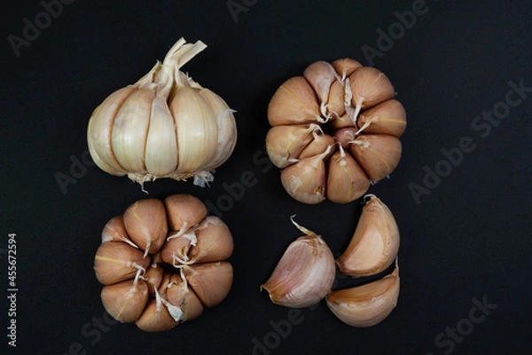 Obraz garlic placed on a black background