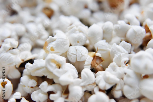 Obraz selective focus at the popcorn with no additives