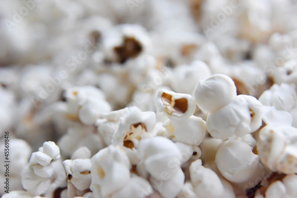 Obraz selective focus at the popcorn with no additives