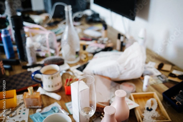 Obraz Chaos while getting ready for the wedding