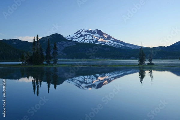 Fototapeta mountain reflection oregon