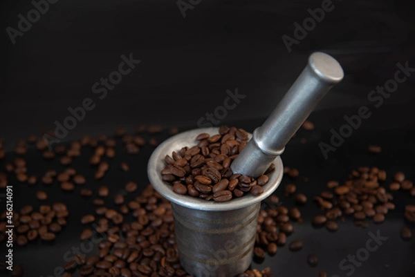Obraz coffee beans in a mortar
