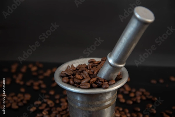 Obraz coffee beans in a mortar