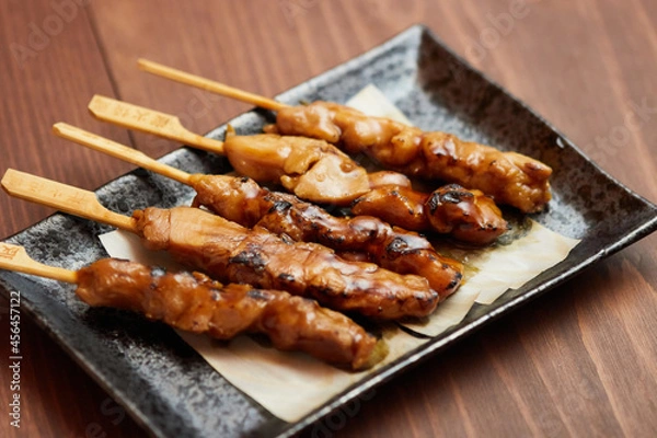 Fototapeta お酒のつまみにもピッタリ。自家製ダレの炭火焼鳥