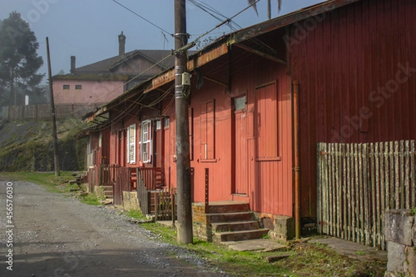 Fototapeta old red barn