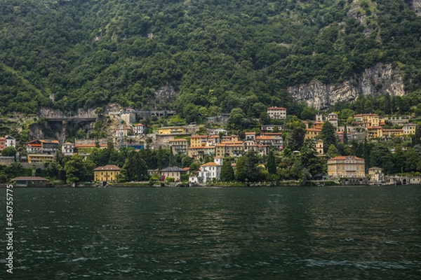 Obraz View of Traditional Colorful Houses in Lake Como