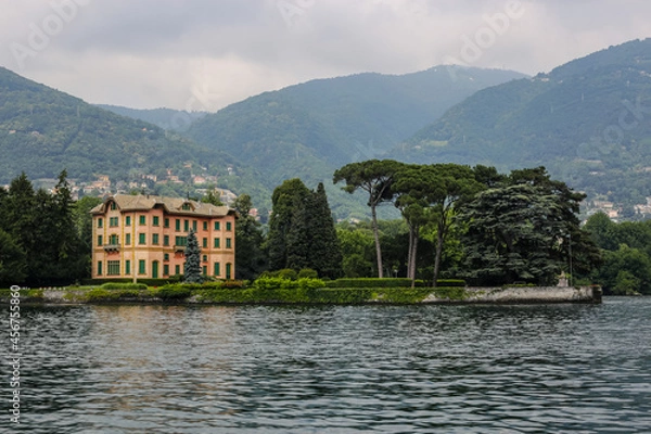 Obraz View of a Villa in Lake Como on a Cloudy Day