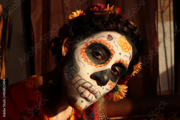 Obraz Mujer latina con maquillaje de día de muertos