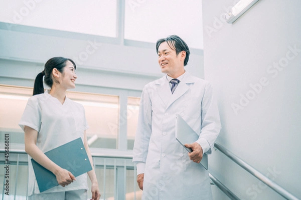 Fototapeta 病院で働く医者と看護師
