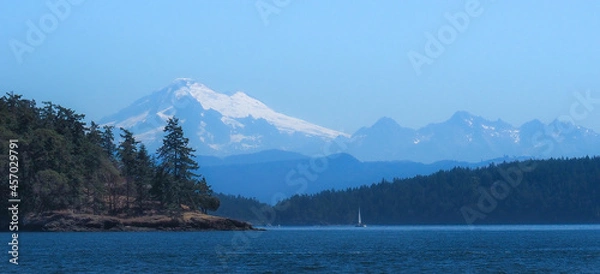 Obraz Mount Baker towers above the San Juan Islands and Salish Sea in the beautiful Pacific Northwest.