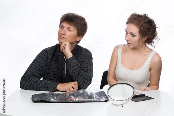 Obraz Молодые люди за столом в гримёрке