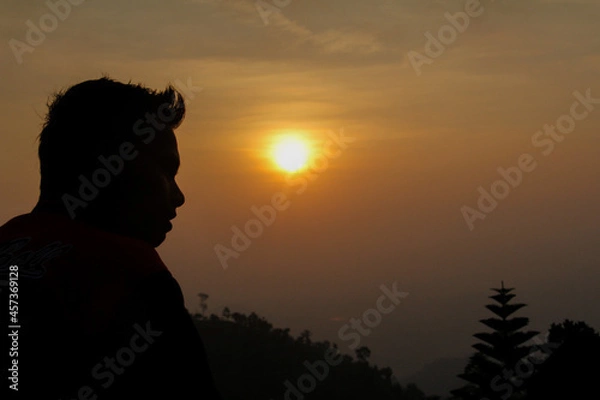 Obraz someone looking at the sunset